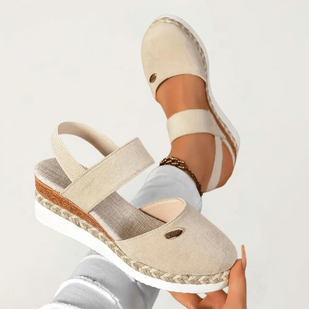 Orthopedic sandals for women featuring arch support and a breathable design, providing a custom fit for all foot shapes, ideal for comfort and style. 0